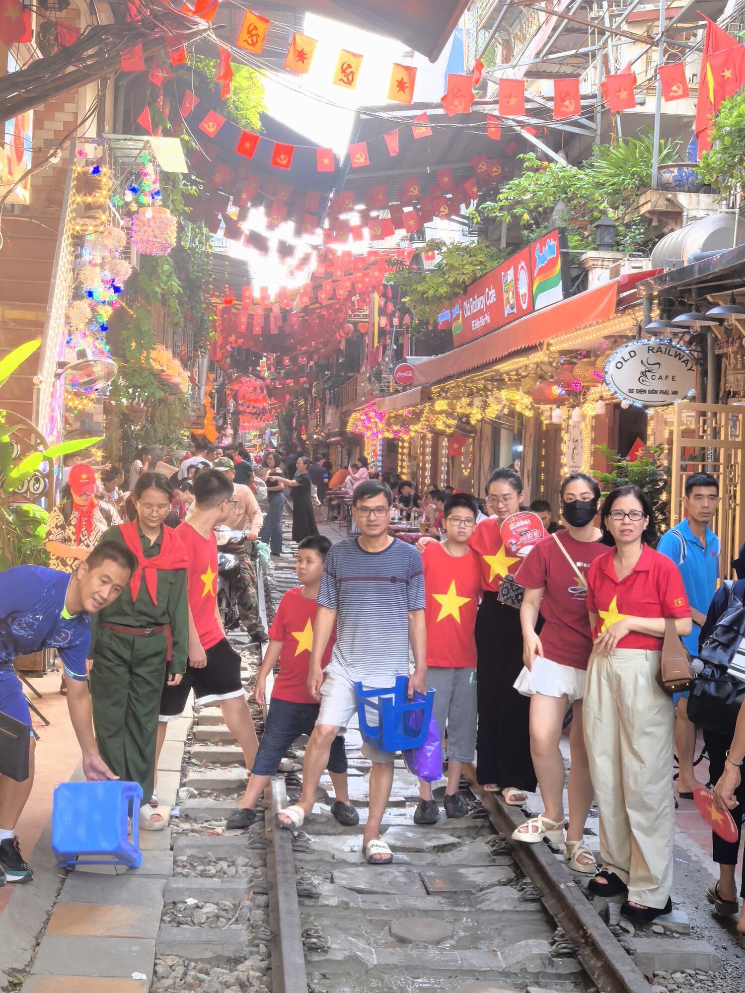 河内街头的人与建筑